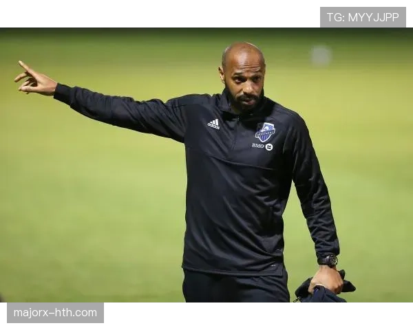 英超传奇亨利重回赛场，开启教练生涯新征程